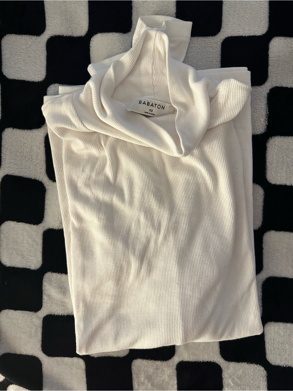 Like-New- Aritzia Babaton White Ribbed Turtleneck Mockneck Top Longsleeve